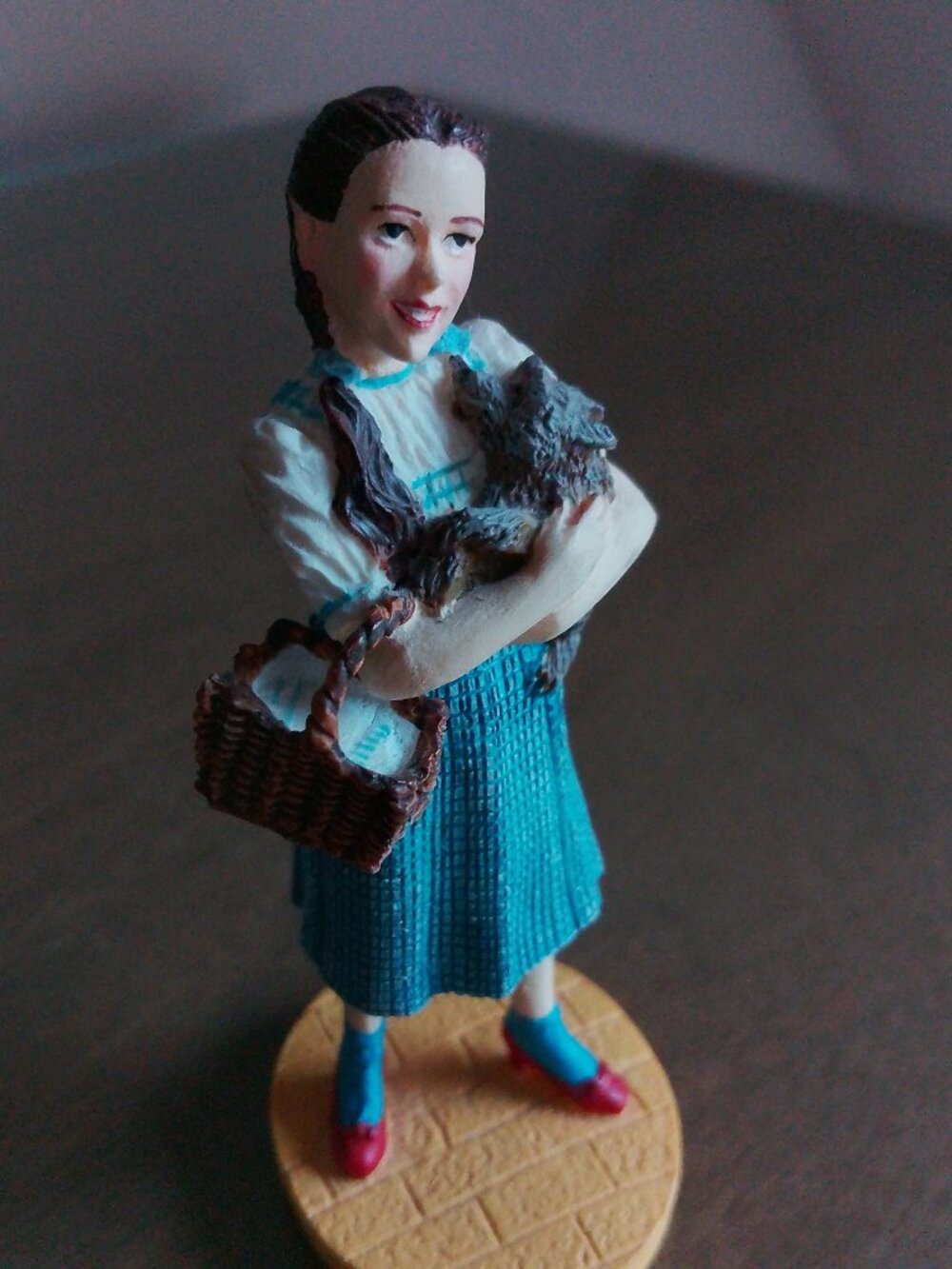 VINTAGE Wizard of OZ figurine Dorothy and Toto  4" tall
